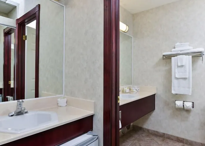 Ramada By Wyndham Nisku Edmonton Airport